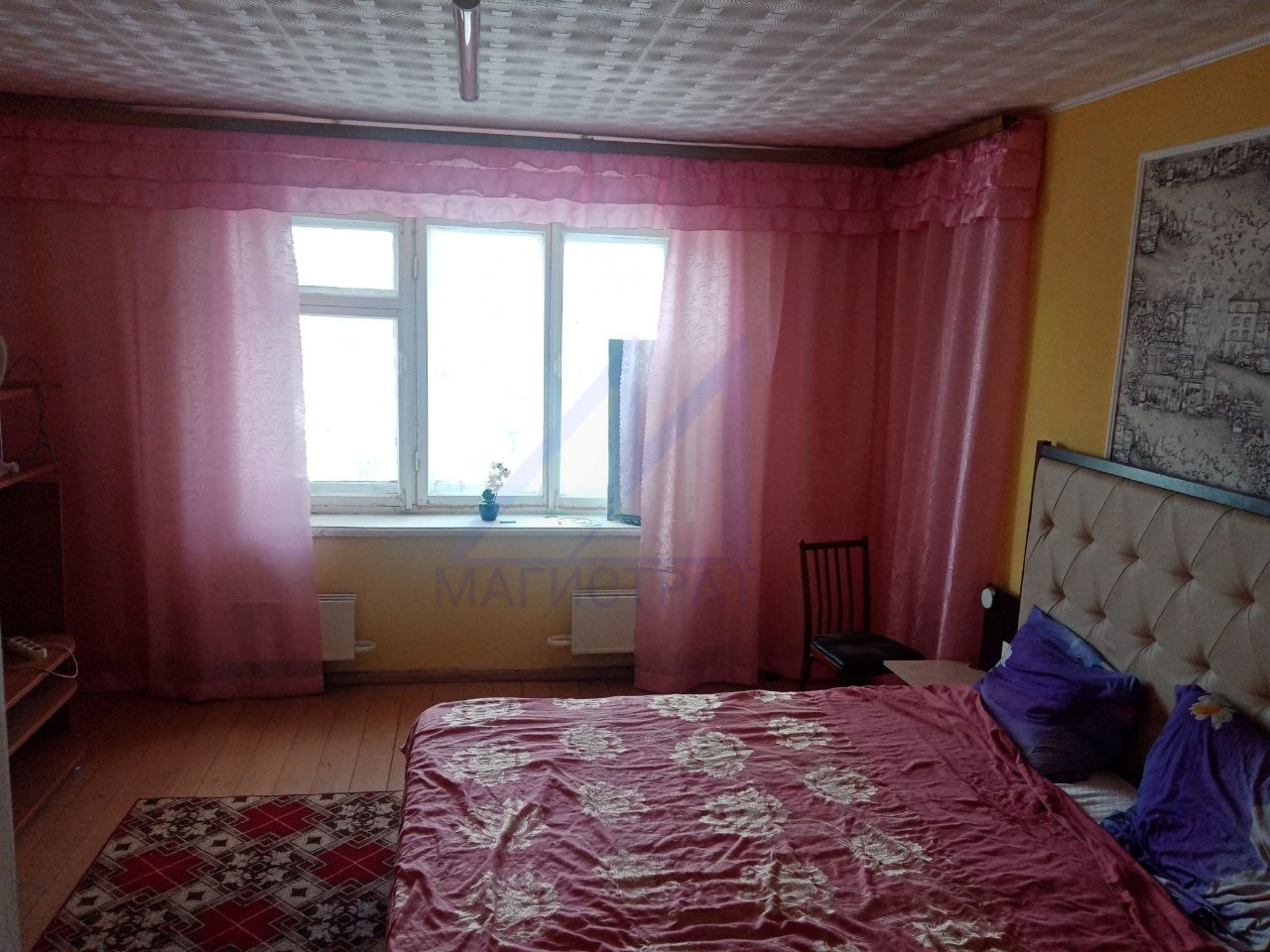 Сдается в аренду на длительный срок просторная 2 комнатная квартира в Кировском районе.
Состояние обычное жилое.Из мебели и техники: кухонный гарнитур, стол, холодильник, электроплита,  стиральная машинка, 2 дивана, кровать, шкаф, стенка.
Квартира свободна и готова к заселению.
Звоните, покажем в уд